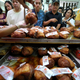 Filipinos shop for Christmas ham (Photo: Noel Celis/AFP/Getty Images)